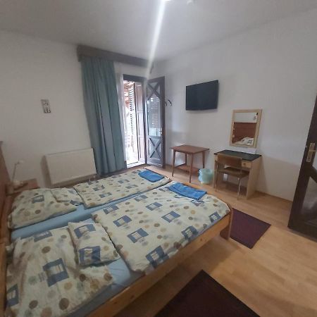 Valcsics Villa Panzio Печ Экстерьер фото