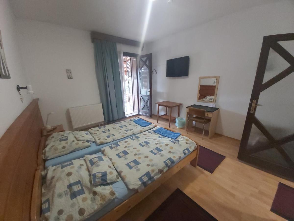 Valcsics Villa Panzio Печ Экстерьер фото
