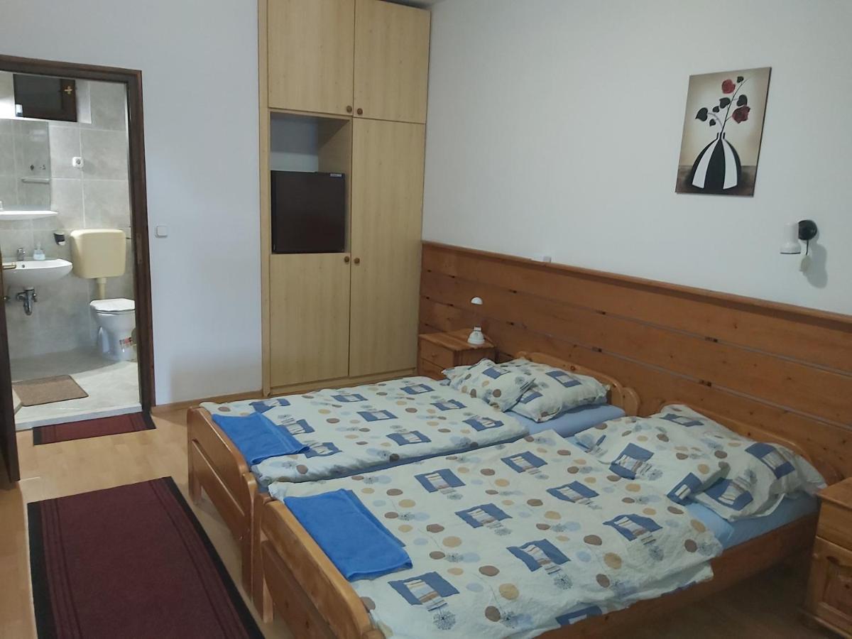 Valcsics Villa Panzio Печ Экстерьер фото