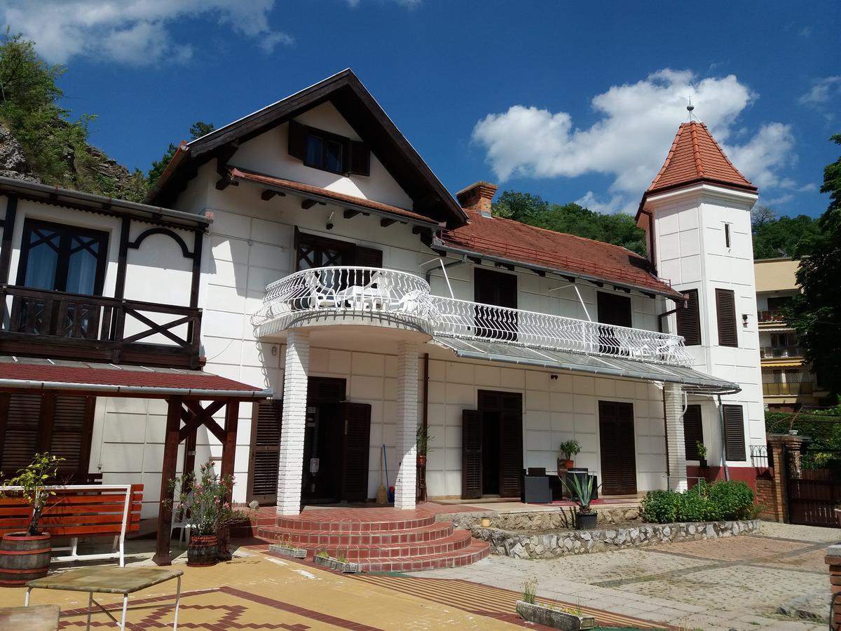 Valcsics Villa Panzio Печ Экстерьер фото